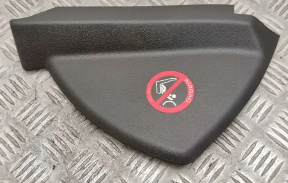 Mercedes-Benz C W204 Dashboard side end trim A2046800378