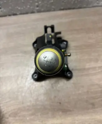Toyota Auris 150 Gear shifter/selector 112102102