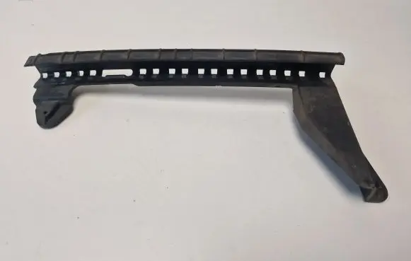 Audi Q7 4L Rear door windshield rail 4L0839067