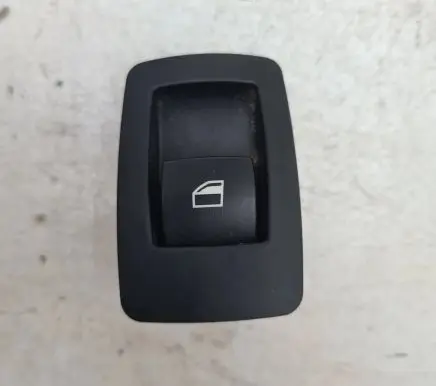 BMW 1 E81 E87 Electric window control switch 6945874 15939900 2707A