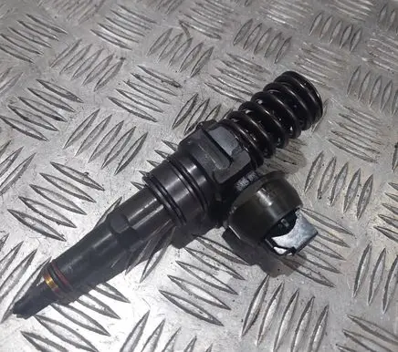 Volkswagen PASSAT B6 Fuel injector 038130073Bq