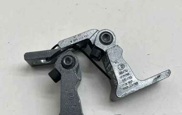Volkswagen Jetta VII Front door hinge set 1122000 80C831404E 8X4837408A