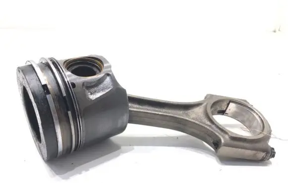 Land Rover Freelander 2 - LR2 Piston with connecting rod 224DT