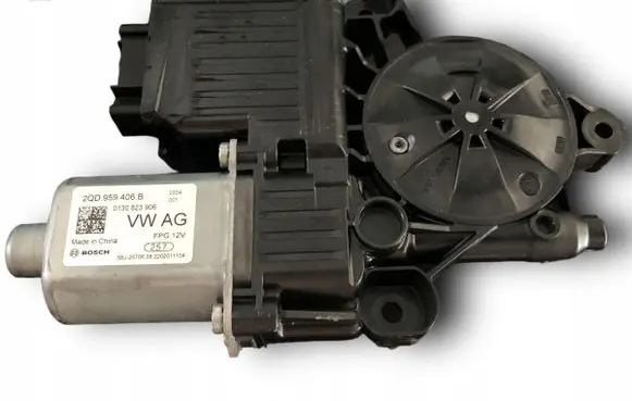Volkswagen Taigo Front door window regulator motor 2QD959406B