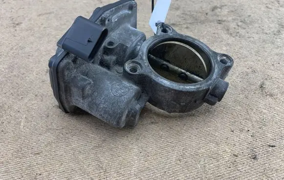 BMW X3 F25 Throttle valve 7810752 13547810752