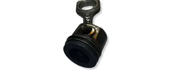 Ford Focus Piston with connecting rod 619
