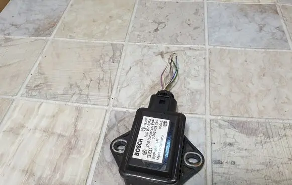 Audi A4 S4 B6 8E 8H ESP acceleration yaw rate sensor 8E0907637A 0265005245 1275100384