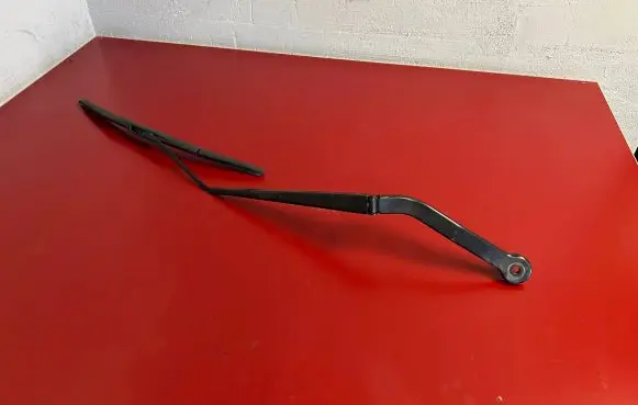 BMW X5 F15 Front wiper blade arm 7304071