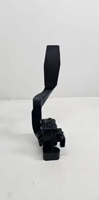 Accelerator throttle pedal
