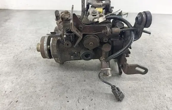Peugeot Partner Fuel injection high pressure pump R8448B401C