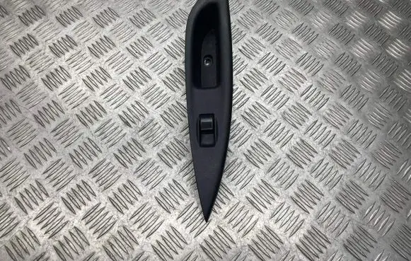 Mazda 6 Electric window control switch GJ6A685L1