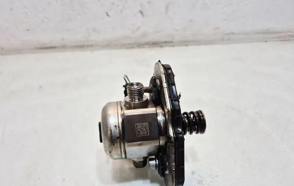 Mini Clubman F54 Fuel injection high pressure pump 7636881
