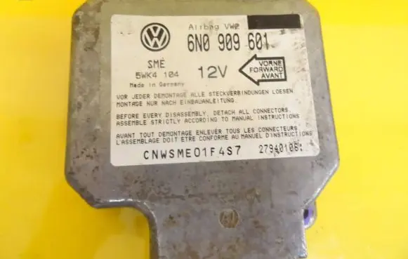 Volkswagen Polo III 6N 6N2 6NF Airbag control unit/module 6N0909601