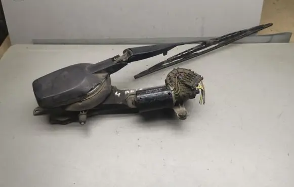 Mercedes-Benz E W210 Front wiper linkage and motor 0390241420 3397020325 3391098329