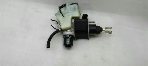 Mercedes-Benz CLS C219 Master brake cylinder A0004300112