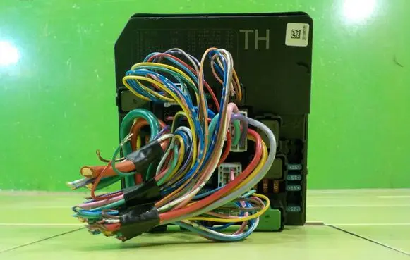 Nissan Juke I F15 Fuse box set 284B71TX2A XP211