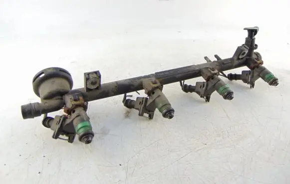 Renault Megane I Fuel injector supply line/pipe 