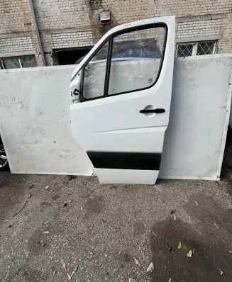 Mercedes-Benz Sprinter W906 Front door A9060005999 F4691