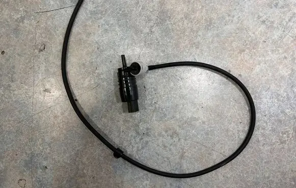 BMW i3 Windscreen/windshield washer pump 7388349