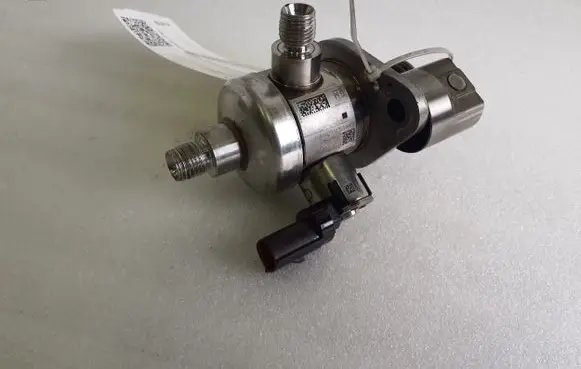 Chevrolet Camaro Fuel injection high pressure pump 25202767 0261520595