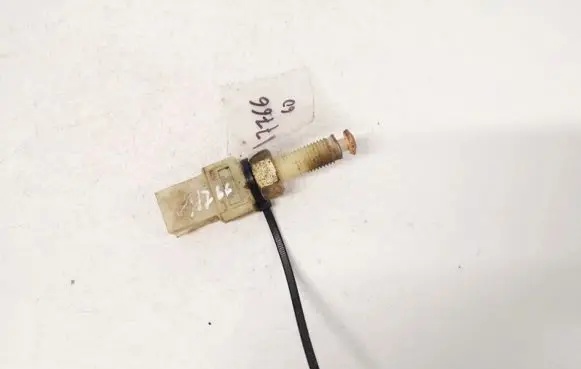 Audi A4 S4 B5 8D Brake pedal sensor switch 443945515