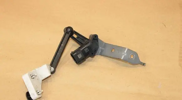 Headlight/headlamp level sensor