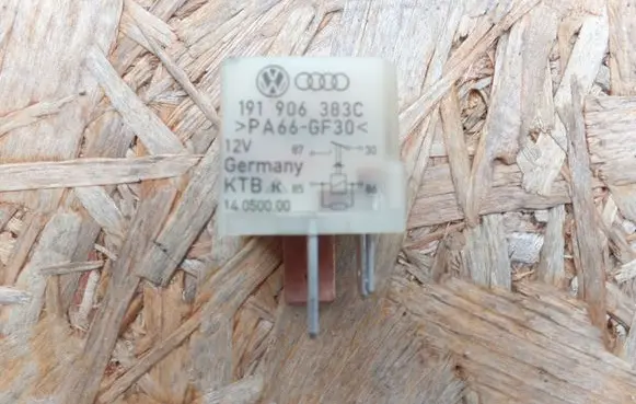 Audi A4 S4 B6 8E 8H Fuel pump relay 191906383C
