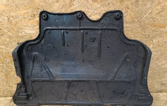 Volkswagen Golf VII Engine splash shield/under tray 5Q0825236