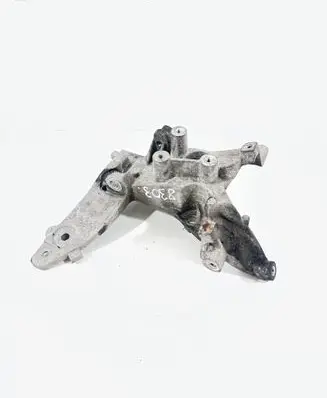 Engine mounting bracket
