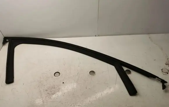 Peugeot 308 Front door glass trim molding 9835342380