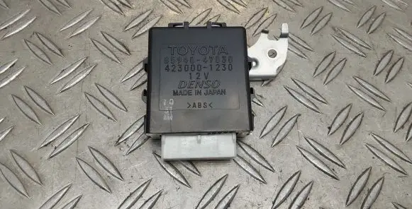 Toyota Prius (XW30) Window wiper relay 8594047030