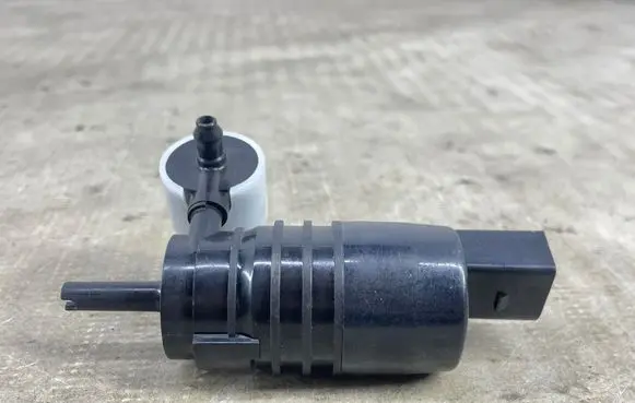 BMW X5 F15 Windscreen/windshield washer pump 7388349