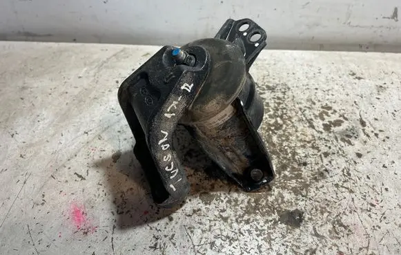 Hyundai Tucson TL Engine mount bracket 21810D3200
