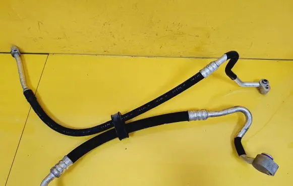 Volkswagen PASSAT B5.5 Air conditioning (A/C) pipe/hose 3B0260704N