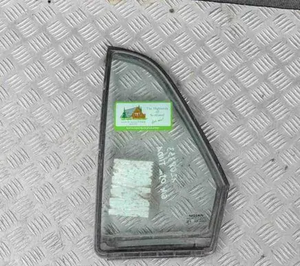 Nissan Tiida C11 Rear side window