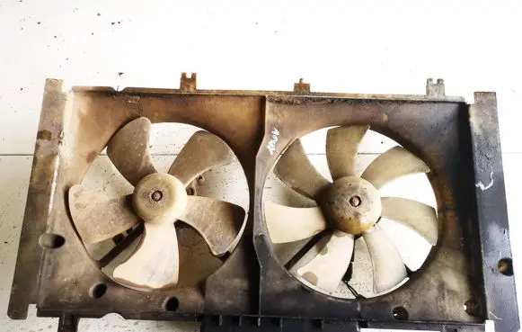 Mazda 6 Radiator cooling fan shroud