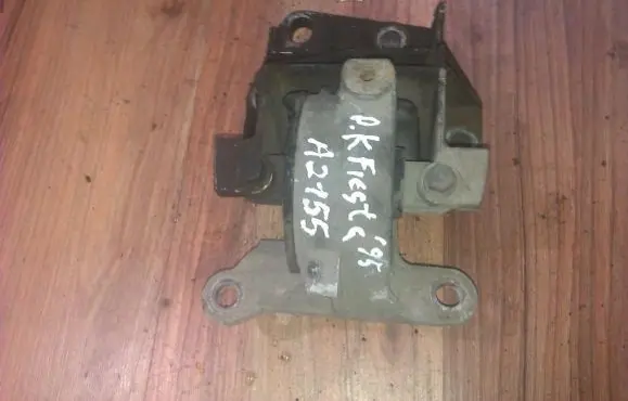 Ford Fiesta Engine mount bracket 96fb7m121bh
