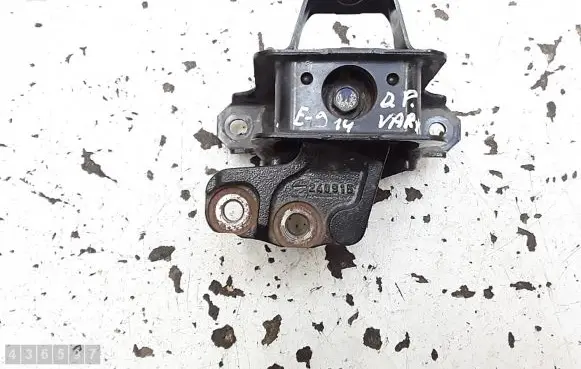 Toyota Aygo AB40 Engine mount bracket 240915