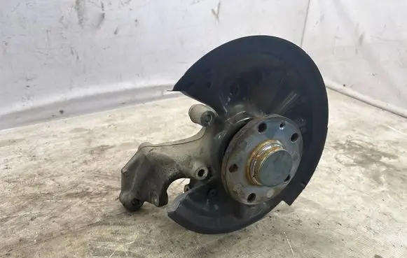 Rear wheel hub spindle/knuckle