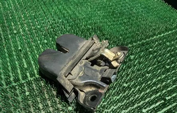 Audi A3 S3 8L Tailgate/trunk/boot lock/catch/latch 8L0827520C