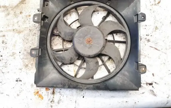 Toyota Avensis T220 Radiator cooling fan shroud 163600b010 16360-0b010