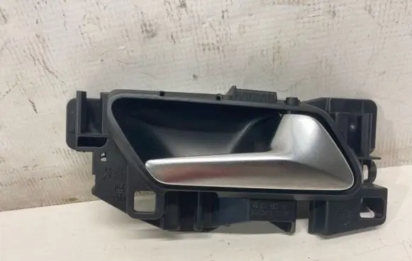 Opel Grandland X Front door interior handle 311337 311308