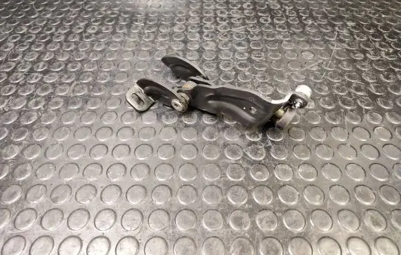 Seat Alhambra (Mk2) Sliding door middle roller runner 7N0843335C