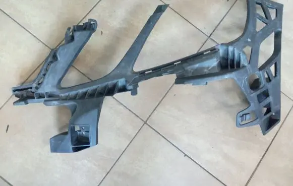 Mercedes-Benz E W212 Front bumper mounting bracket 2128852165 NE70661