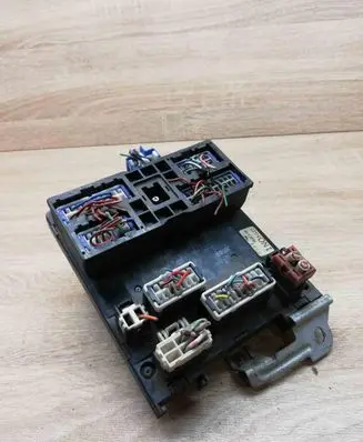 Nissan Almera Fuse module 1N05G19 0999