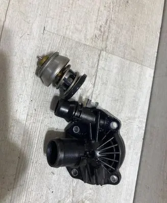 Mini Clubman F54 Thermostat housing 4116830