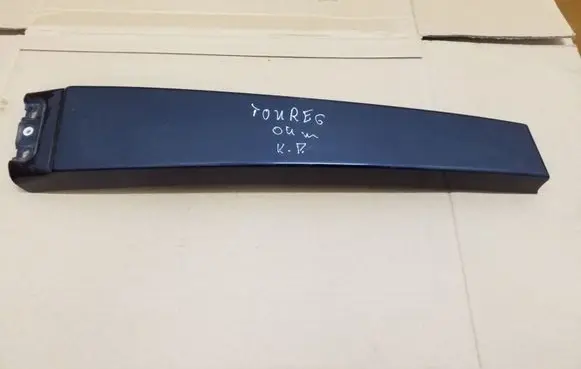 Volkswagen Touareg I Front door coupe window/glass frame 