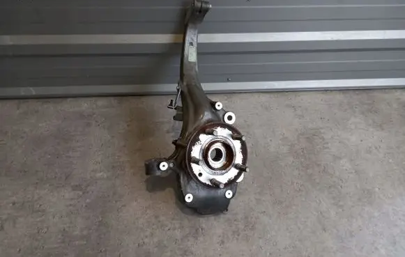 Jeep Grand Cherokee (WJ) Front wheel hub spindle knuckle