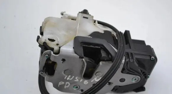 Opel Insignia A Front door lock 3023806 00463761