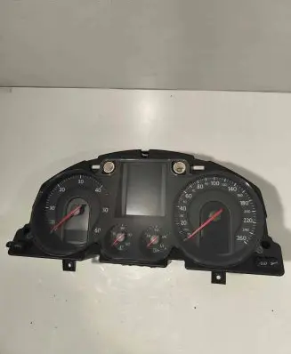 Volkswagen PASSAT B6 Speedometer (instrument cluster) 3C0920871K V0002000
